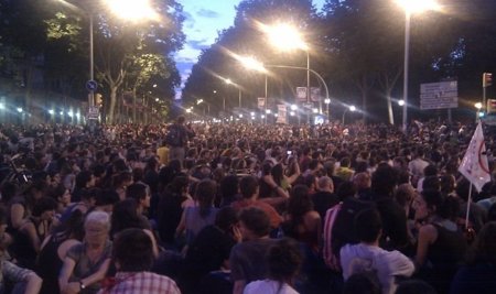 Barcelona bloquea el acceso al Parc de la Ciutadella hasta el jueves frente a 5.000 indignados