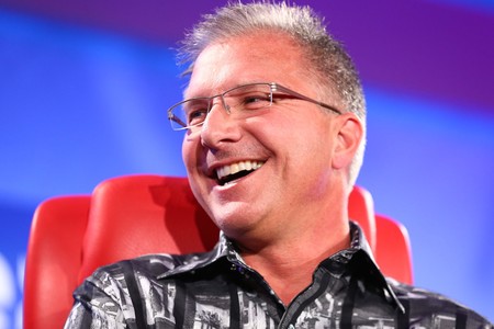 Greg Joswiak habla sobre 'Tiempo de uso' y las actualizaciones de iOS respecto a otros sistemas