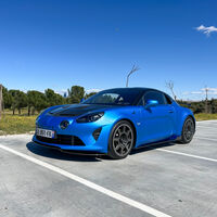 Probamos el Alpine A110 R: un magnífico deportivo que ha seguido una cara y equilibrada dieta hasta rozar la perfección