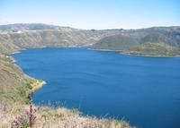 El baño purificador en la laguna volcánica de Cuicocha