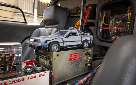 DeLorean DMC-12 set de LEGO