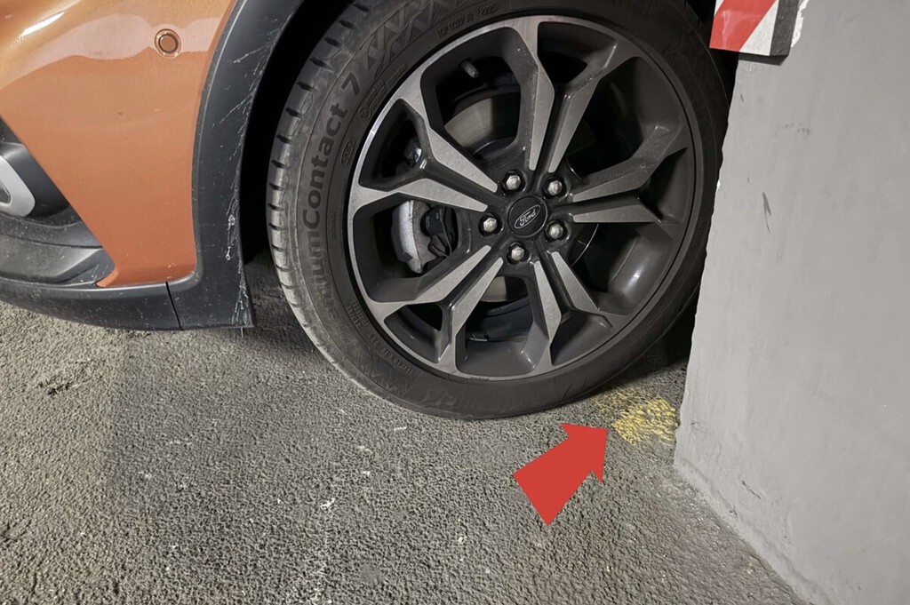 Aparcar fuera de tu plaza de garaje tiene consecuencias: así puedes saber cuánto mide para no pasarte de la raya 