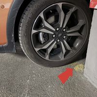 Aparcar fuera de tu plaza de garaje tiene consecuencias: así puedes saber cuánto mide para no pasarte de la raya 