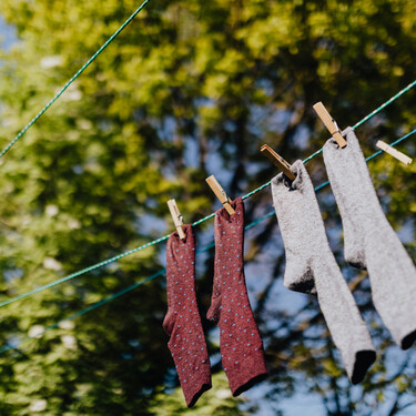 Cómo lavar los calcetines para eliminar la suciedad que se acumular siempre en las suelas: instrucciones paso a paso
