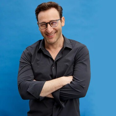 Simon Sinek tiene le consejo que va contra todo lo que sabes de entrevistas de trabajo: "no preguntes por dinero, preocúpate más por con quién trabajas"