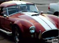 Mujer conduciendo un Shelby Cobra 427 de 1967: maldita sea, tenía que ocurrir