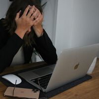 O CEO de 22 anos de uma empresa exige que seus funcionários trabalhem 80 horas por semana: “Não oferecemos equilíbrio entre vida pessoal e profissional”