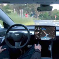 Prácticamente todos los Tesla que hay en EEUU están bajo investigación: creen que el sistema de conducción autónoma  deja de ver con polvo o luz intensa