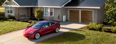 Tesla abandona definitivamente a ideia de instalar painéis solares nos tetos de seus carros 