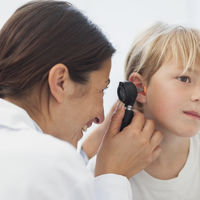 Uno de cada cuatro niños es atendido por un médico de familia, ¿por qué faltan pediatras en España?