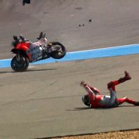 Una durísima caída deja a Jorge Lorenzo en el centro médico y complica su participación en Tailandia