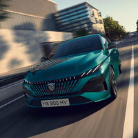 El nuevo Peugeot E-308 sigue siendo el mismo compacto de siempre, pero ahora con más autonomía