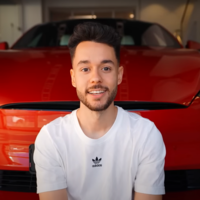 El youtuber TheGrefg prometió comprarse un Tesla Roadster, pero por culpa de Elon Musk se ha tenido que conformar con otro