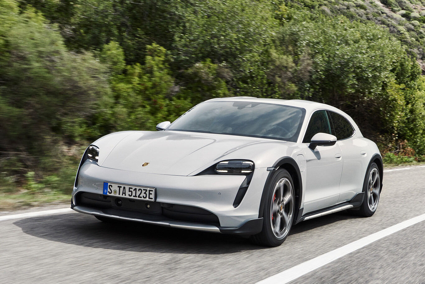 El Porsche Taycan Cross Turismo es el ‘plot twist’ del mejor auto eléctrico del momento a estilo de SUV