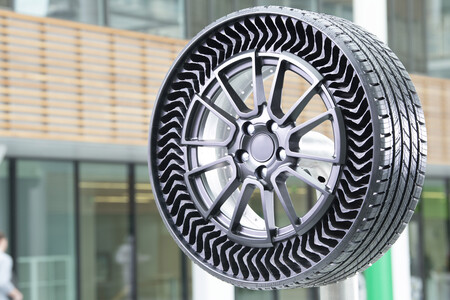Michelin pone a rodar sus neumáticos sin aire a prueba de pinchazos y promete tenerlos en la calle en 2024