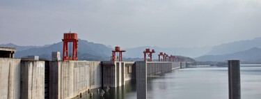 La presa más grande del mundo ha desplazado a 1,4 millones de personas y hace que los días sean más cortos. Es una lección de ingeniería de China 