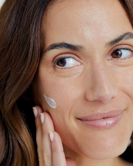 Vicente Calduch Farmaceutico Sobre La Tipica Crema Nivea Del Bote Azul No Debe Usarse Como Reparadora Para Quemaduras Solares Pero Si Como Hidratante Tras La Exposicion Solar