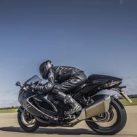 Há 30 anos, um pacto japonês limitava a velocidade das motocicletas a 300 km/h, então, a Suzuki Hayabusa estabeleceu nova marca, atingindo quase 450 km/h 