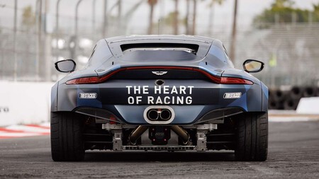 Aston Martin V12 Vanatage Drift13