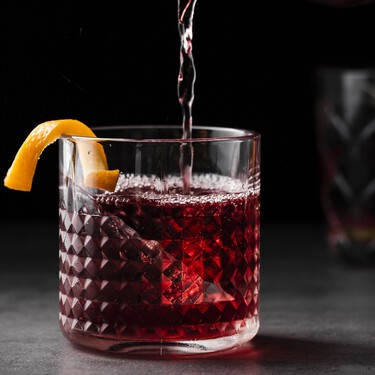 Negroni, el cóctel con carácter que nunca pasa de moda (y así se prepara en casa)