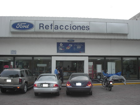 Averiguamos los precios y disponibilidad de las refacciones más buscadas de los autos más populares de México
