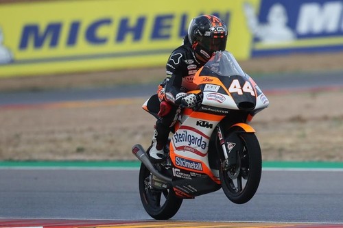 Arón Canet se exhibe en MotorLand para dar un mazazo a la general de Moto3