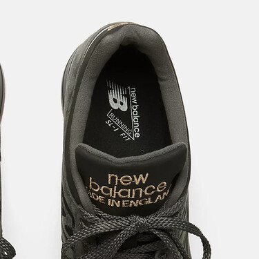 New Balance encontró el color exacto que necesitas para el otoño: estas zapatillas verde musgo con textura de gamuza encajarán en cualquiera de tus looks 