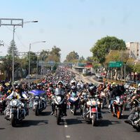 México se está llenando de motos y los autos están perdiendo la batalla, una realidad que incomoda a la industria