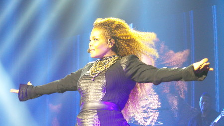 Janet Jackson, madre primeriza a los 50, ¿demasiado tarde?