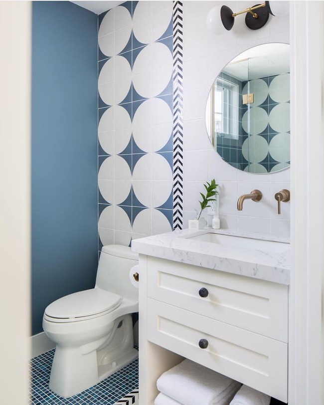 Mezclando azulejos, cuartos de baño que mezclan dos, tres o hasta