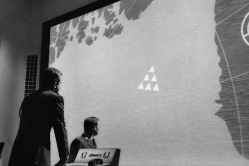 El mismo año que Stanley Kubrick nos advirtió del pánico nuclear salió otra obra maestra sobre destrucción masiva. Y ha marcado la última película de Kathryn Bigelow