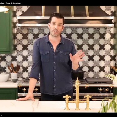 "Quería una isla más grande que la de mi hermano": así es la cocina familiar de Jonathan Scott junto a la actriz Zooey Deschanel