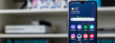 Samsung se inventa un panel táctil virtual para facilitar el uso del móvil con una mano: así puedes instalarlo