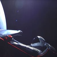 Hace 7 años, Elon Musk mandó un Tesla Roadster al espacio con mensajes de la humanidad. Hoy puede que mucho del auto se haya desintegrado: así está siendo su viaje espacial a 73,897 km/h