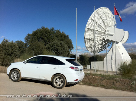 Lexus piensa en un SUV mediano