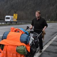 Ele saiu de casa em 1999 e nunca mais parou: a aposta de ir do Chile ao Reino Unido a pé virou uma odisseia de 26 anos