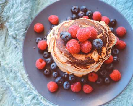 Hot cakes de avena y blueberry. Receta fácil para desayuno