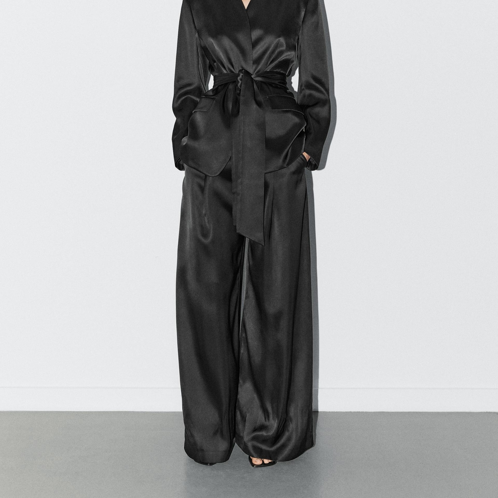 Pantalón ancho satinado - STUDIO

