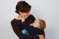 La lactancia materna mientras se introduce el gluten puede llegar a disminuir en un 60 por ciento el riesgo de ser celíaco