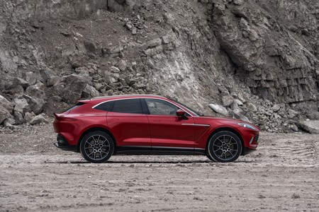 Aston Martin Dbx 6