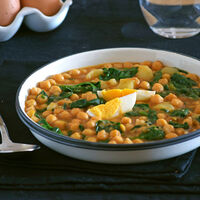 Los cocineros españoles coinciden: la clave del potaje de garbanzos está en cuándo echas las espinacas