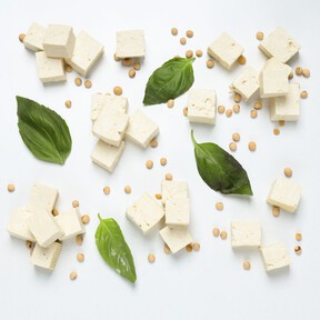 Por qué deberías congelar el tofu antes de marinarlo (y cómo cambia el resultado) 