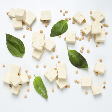 Por qué deberías congelar el tofu antes de marinarlo (y cómo cambia el resultado) 