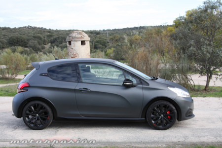 Peugeot 208 GTi by Peugeot Sport