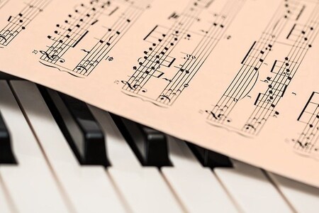 Esta inteligencia artificial puede generar letras con conexión emocional para música instrumental en vivo