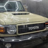 Compra un Toyota Land Cruiser 70 en 2021, lo mete en una burbuja y ahora lo ha vendido por casi el doble de su precio