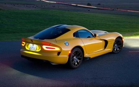 Vista posterior del Viper SRT Race Yellow