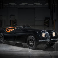 Jaguar Classic restaura a medida este precioso Jaguar XK120 de 1954 con motor de seis cilindros