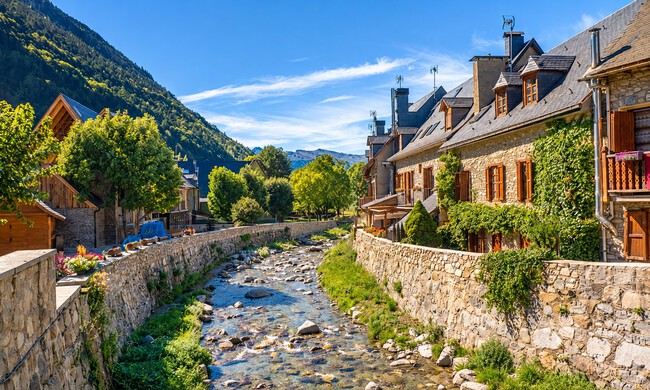 Viajes Escapadas Pueblos Encantadores Espana Montana Naturaleza Aguas Termales Suiza
