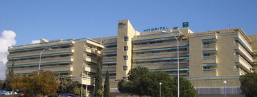 El parking del Hospital Costa del Sol ya parece un camping improvisado para su plantilla: “Dormía en mi coche para poder trabajar”
